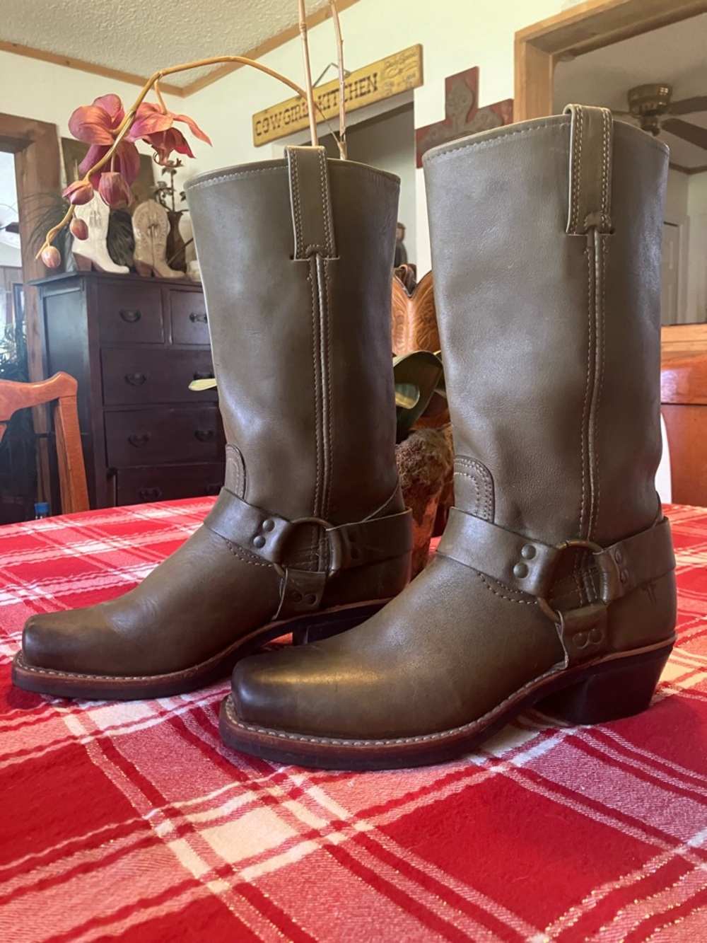 Frye Harness 12R Boots Olive Green Size 8 | Rare Discontinued Color